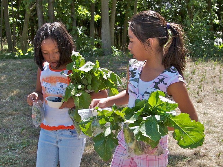 girlsWithVegetables_770x578_IMG_8228 Vèsyon 2